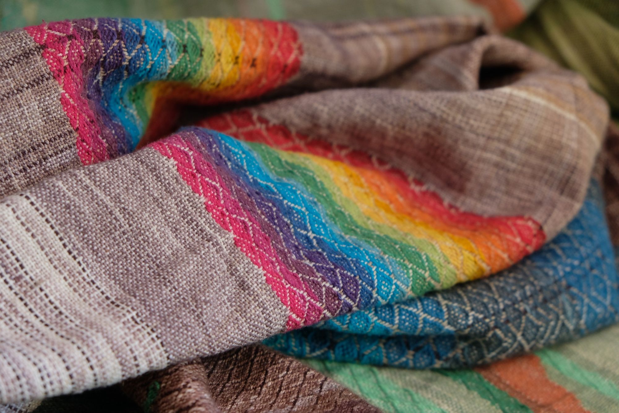 Rainbow weaving made of raw silk